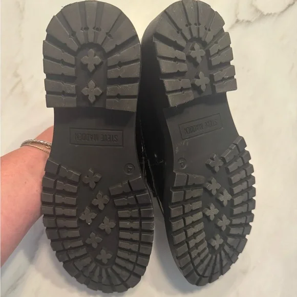 Steve Madden Black Patent Leather and Gold Loafers girls size 4 - Picture 5 of 10